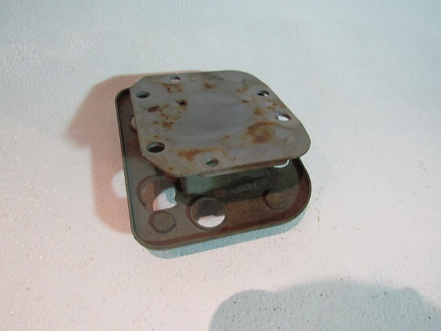 03 04 05 06 07 08 Nissan 350Z Rear LH Drivers Bumper Reinforcement Mount