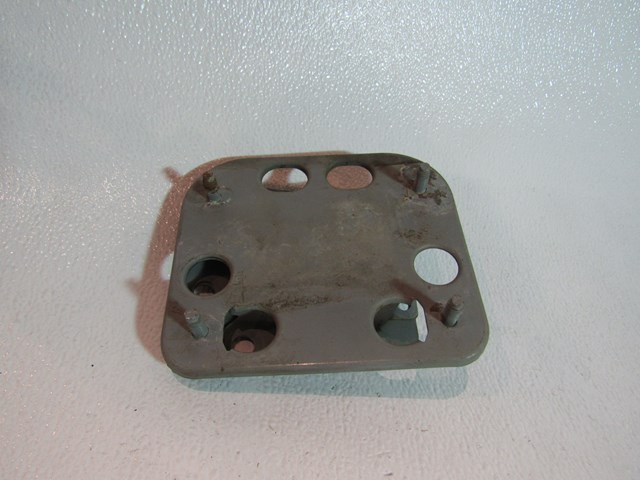 03 04 05 06 07 08 Nissan 350Z RH Passenger Rear Bumper Reinforcement Mount