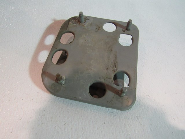 03 04 05 06 07 08 Nissan 350Z RH Passenger Rear Bumper Reinforcement Mount