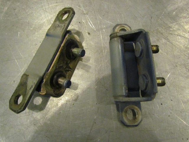 2003 Nissan 350Z Hatch Hinges Set