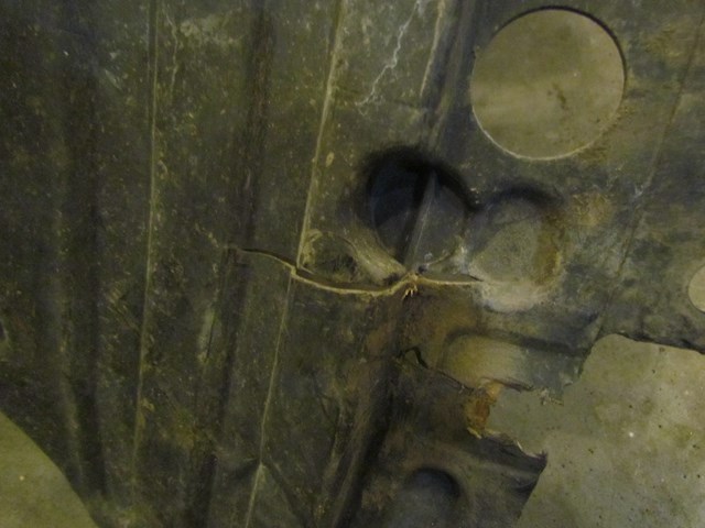 2003 Nissan 350Z LH Drivers Front Splash Shield Minor Damage 63845 CD000