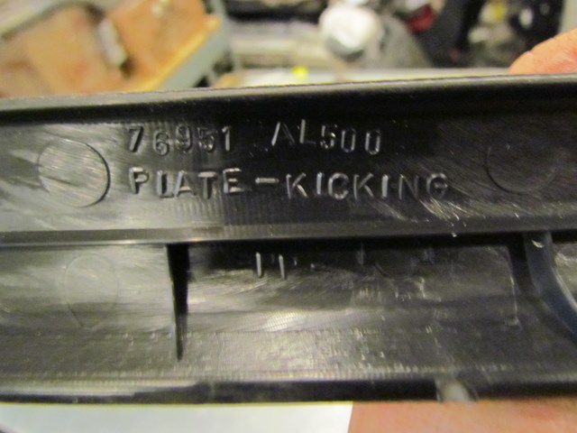 2004 Infiniti G35X Front RH Passenger Inner Door Sill Kick Plate 76951 AL500