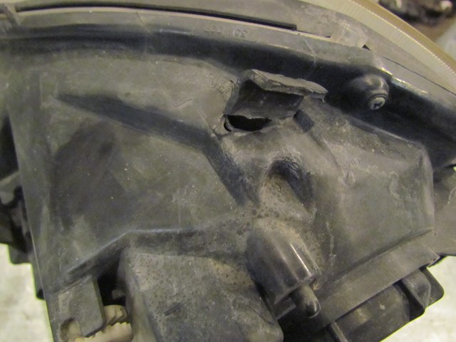 2004 Infiniti G35X RH Passenger Headlight Assembly OEM - BROKEN TAB SEE PHOTOS