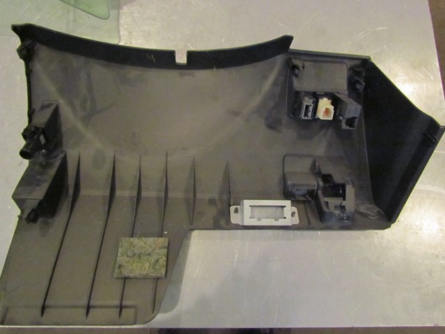 2004 Infiniti G35X Front LH Drivers Knee Bolster Plus Switches 68106 AM601