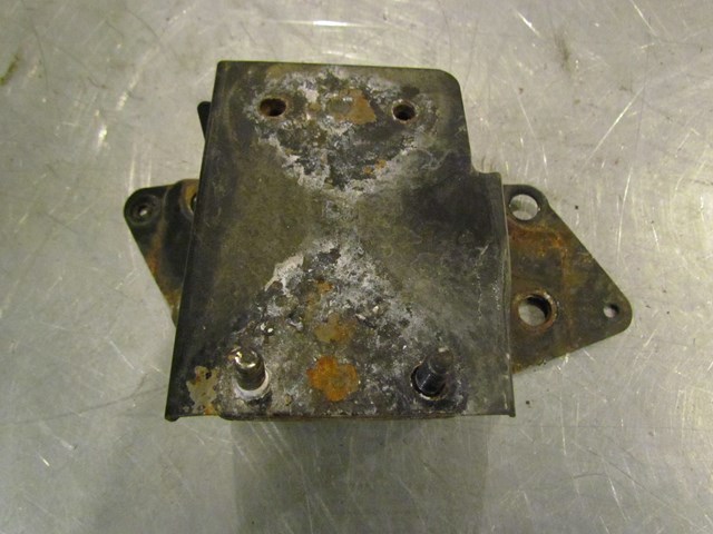 2004 Infiniti G35X Front Lh Drivers Front Bumper Mount Assy