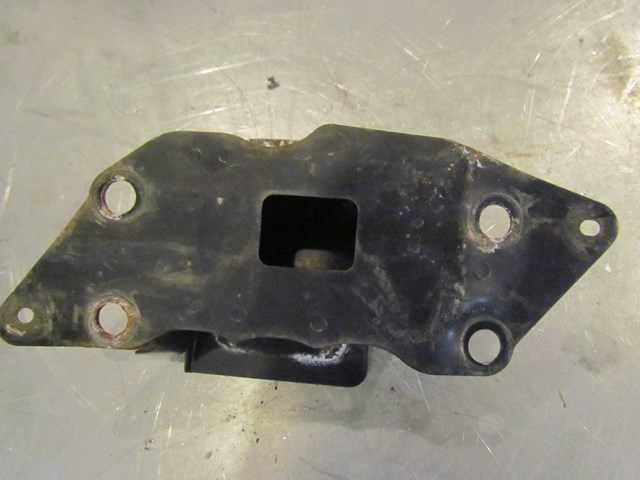 2004 Infiniti G35X Front Lh Drivers Front Bumper Mount Assy