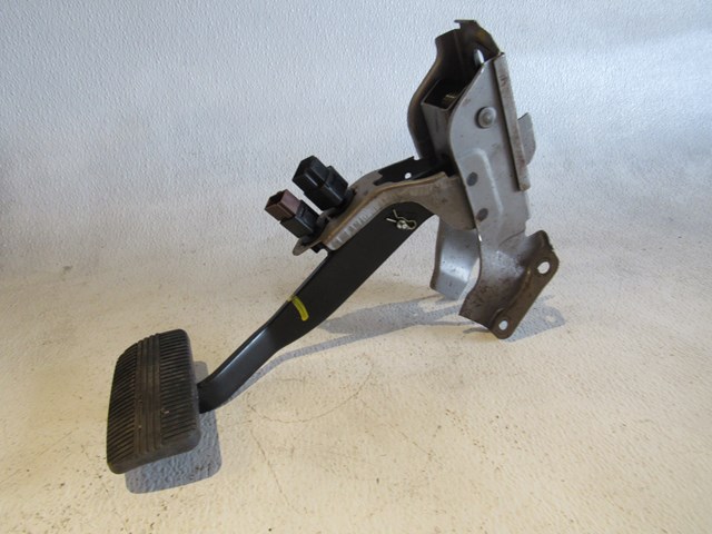 03 04 05 06  Infiniti G35X A/T Brake Pedal