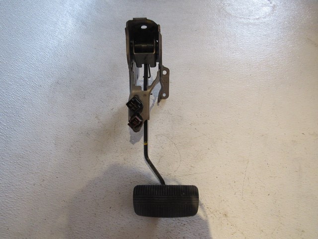 03 04 05 06  Infiniti G35X A/T Brake Pedal