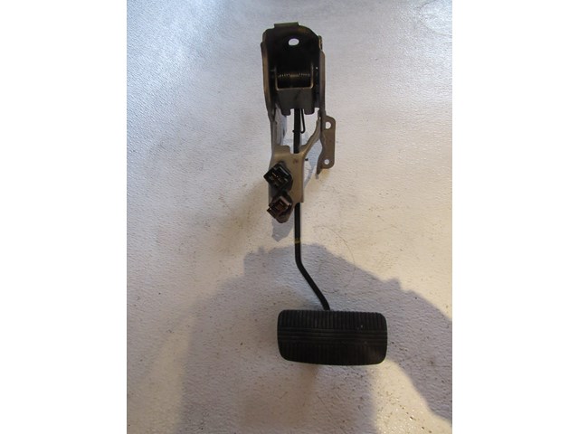 03 04 05 06  Infiniti G35X A/T Brake Pedal