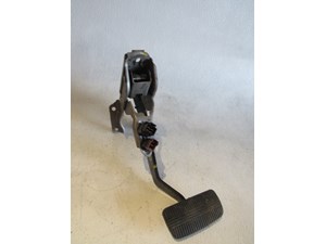 03 04 05 06  Infiniti G35X A/T Brake Pedal