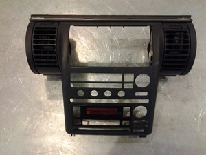 2004 Infiniti G35X Radio Trim With Vents