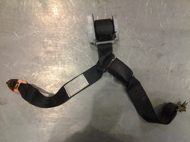 2004 Infiniti G35X Rear Center Seat Belt With Buckle