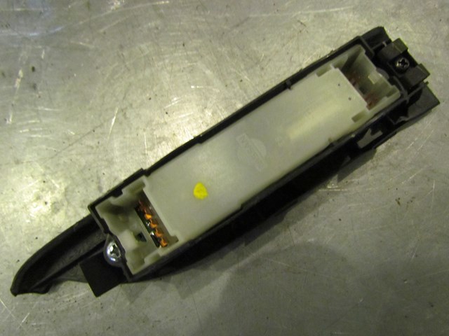 2004 Infiniti G35X Sedan Rear RH Passenger Door Switch