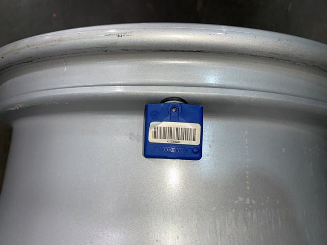 2004 Infiniti G35 17x7 6 Spoke Wheel OEM