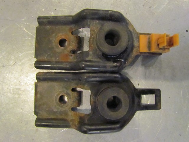 2001 Subaru Legacy GT Radiator Mount Brackets