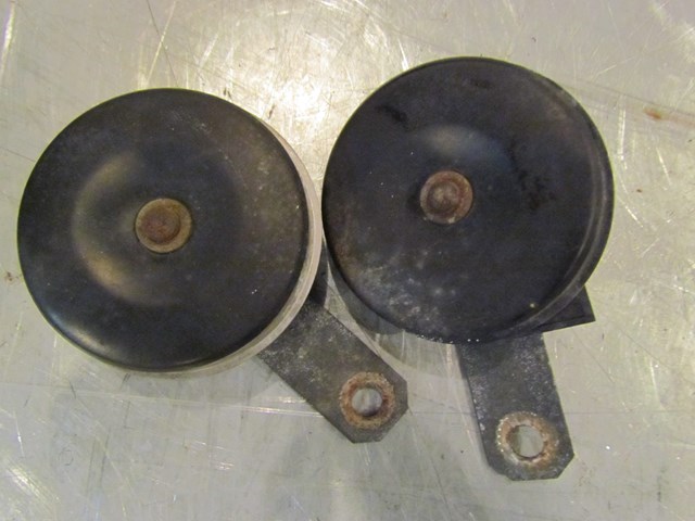 2001 Subaru Legacy Horn Set
