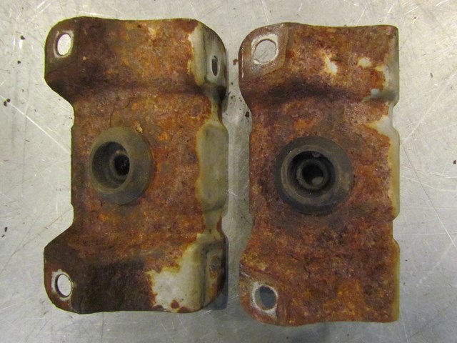 2001 Subaru Legacy GT Radiator Mount Brackets