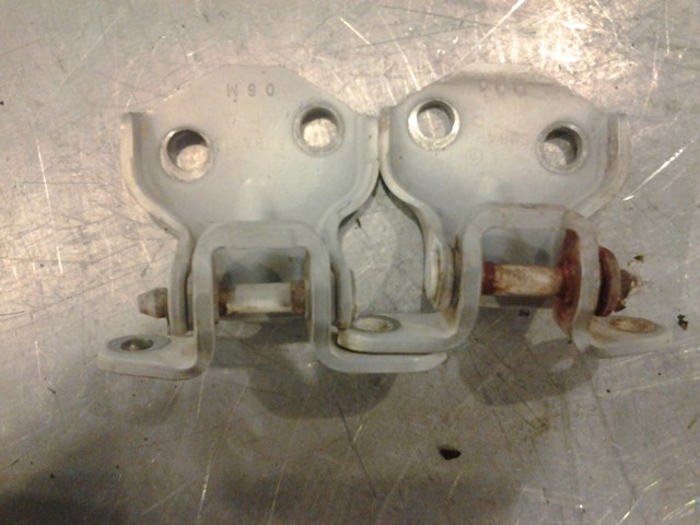 2001 Subaru Legacy RH Front Door Hinge set