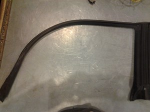 2001 Subaru Legacy LH Door Seal On Body