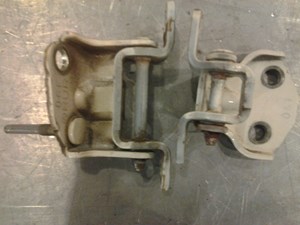 2001 Subaru Legacy RH Rear Door Hinge Set