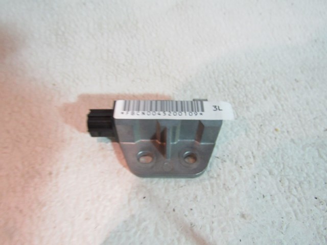 03 04 05 06  Infiniti G35 Coupe RH Impact Sensor