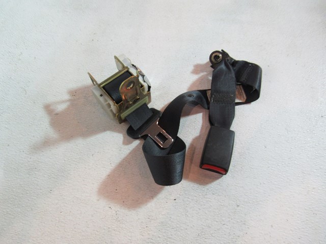2001 Subaru Legacy Center Seat Belt 