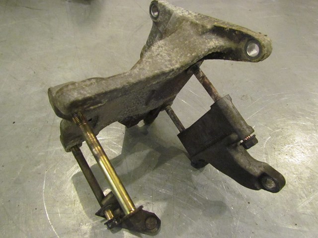 2001 Subaru Legacy GT AC Compressor Bracket