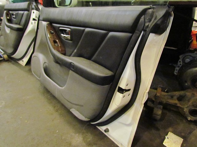 2001 Subaru Legacy GT Front RH Passenger Door Assembly OEM White