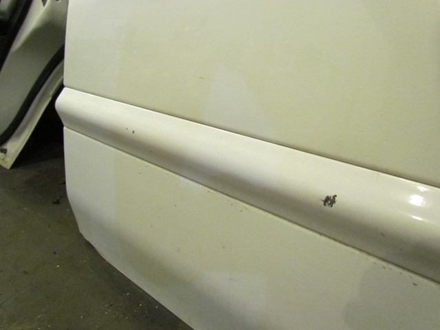 2001 Subaru Legacy GT Front RH Passenger Door Assembly OEM White