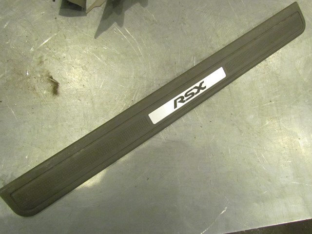 2004 Acura RSX Front RH Passenger Door Sill Kick Plate
