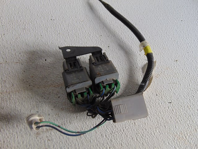 1996 Mazda Miata Compressor and Fan Relay