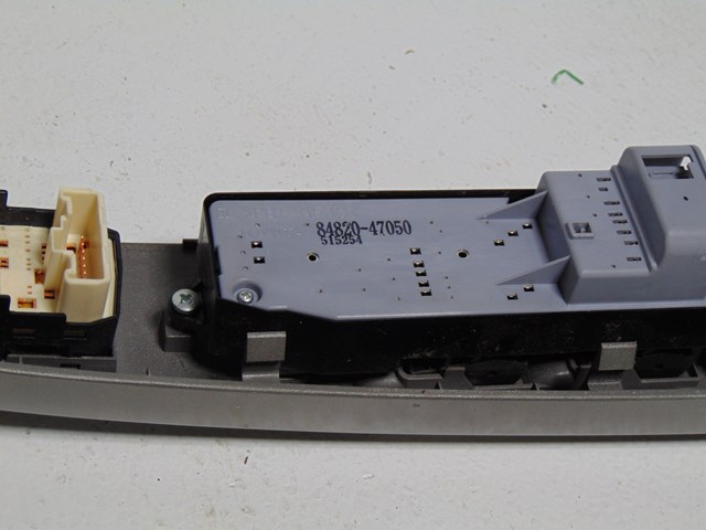 04 05 06 07 08 09Toyota Prius Front LH Driver Master Door Switch 84820 47050