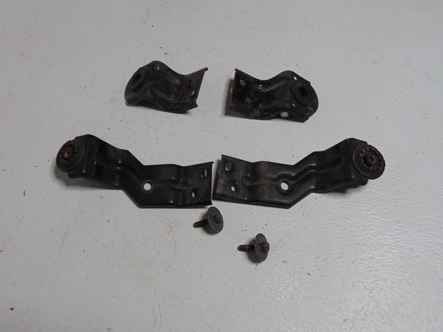 2004 Honda Pilot Radiator & AC Condenser Brackets