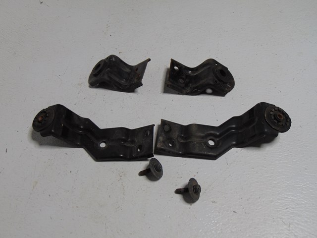 2004 Honda Pilot Radiator & AC Condenser Brackets