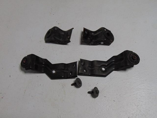 2004 Honda Pilot Radiator & AC Condenser Brackets