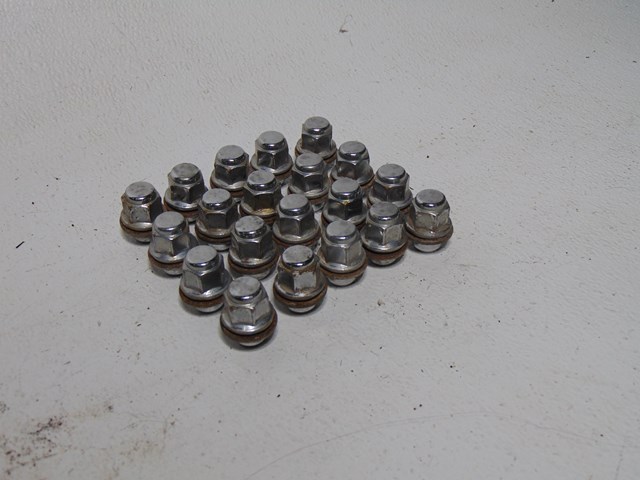 2007 Toyota Prius Wheel Lugs Lug Nuts Set of 20