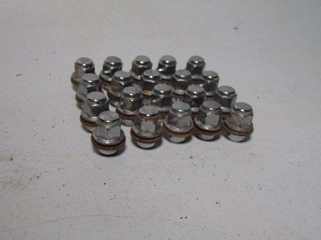 2007 Toyota Prius Wheel Lugs Lug Nuts Set of 20