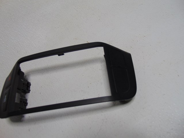 2004 Honda Pilot Radio Bezel w/Hazard Switch