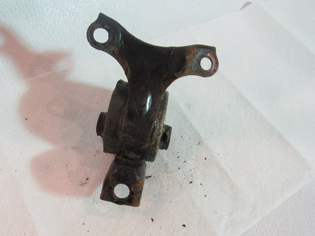2004 Acura RSX Transmission Mount