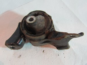 2004 Acura RSX Transmission Mount