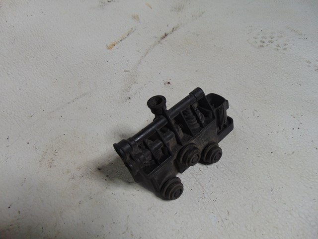 2005 Land Rover LR3 Rear Air Block RVH000055