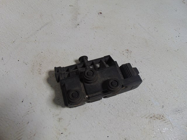 2005 Land Rover LR3 Rear Air Block RVH000055