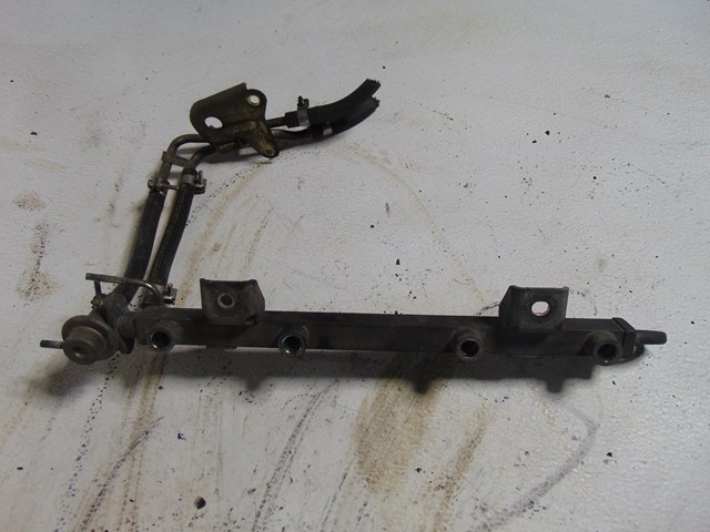 1989 Nissan 240sx KA24E SOHC Fuel Rail