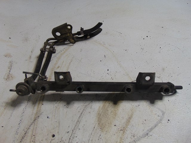 1989 Nissan 240sx KA24E SOHC Fuel Rail
