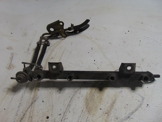 1989 Nissan 240sx KA24E SOHC Fuel Rail