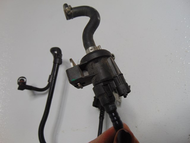 2007 BMW M6 E63 Fuel Tank Vapor Breather Valve Line Hose Pipe OEM 11446610