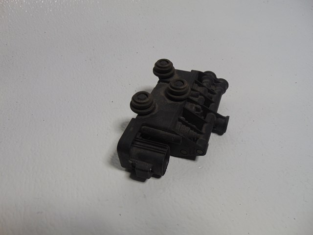 2005 Land Rover LR3 Rear Air Block VHV000095