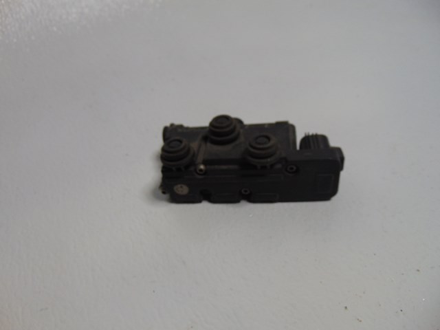 2005 Land Rover LR3 Rear Air Block VHV000095