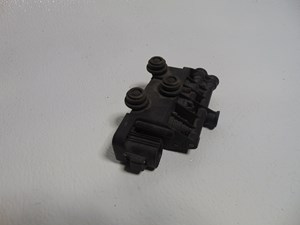 2005 Land Rover LR3 Rear Air Block VHV000095