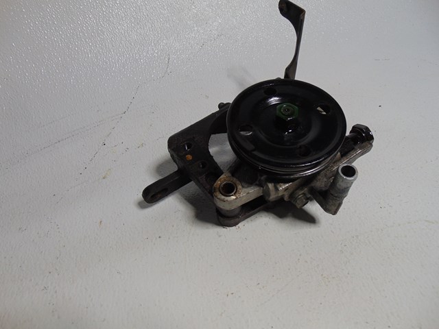 2006 Hyundai Elantra Power Steering Pump w/Bracket